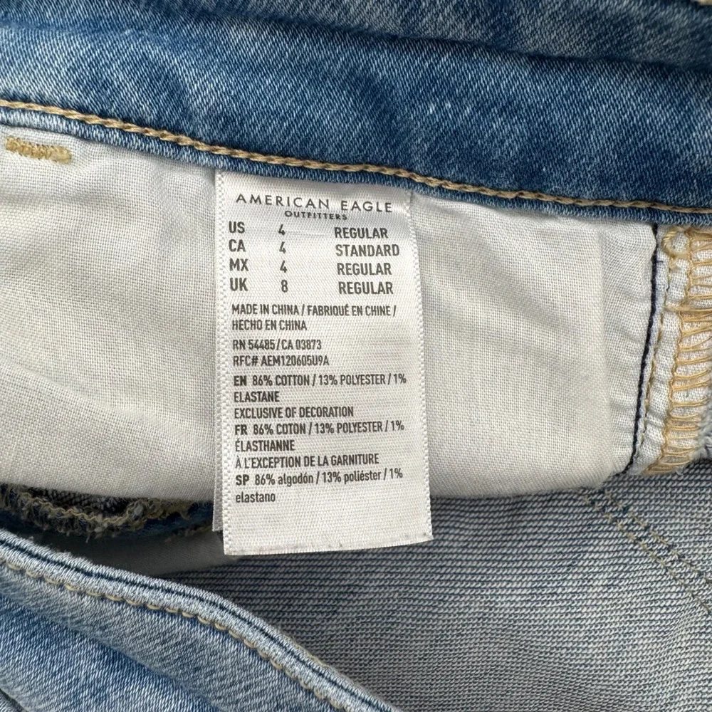 American Eagle‎ Super Stretch Jegging Light Wash Raw Hem Jeans Women Size 4
